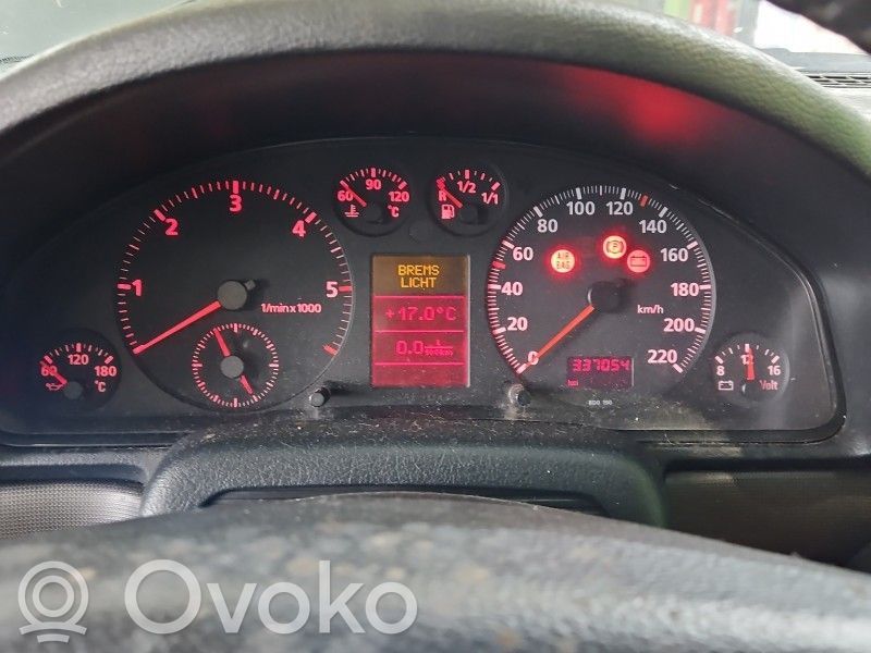 Audi A4 S4 B5 8D Nopeusmittari (mittaristo) 