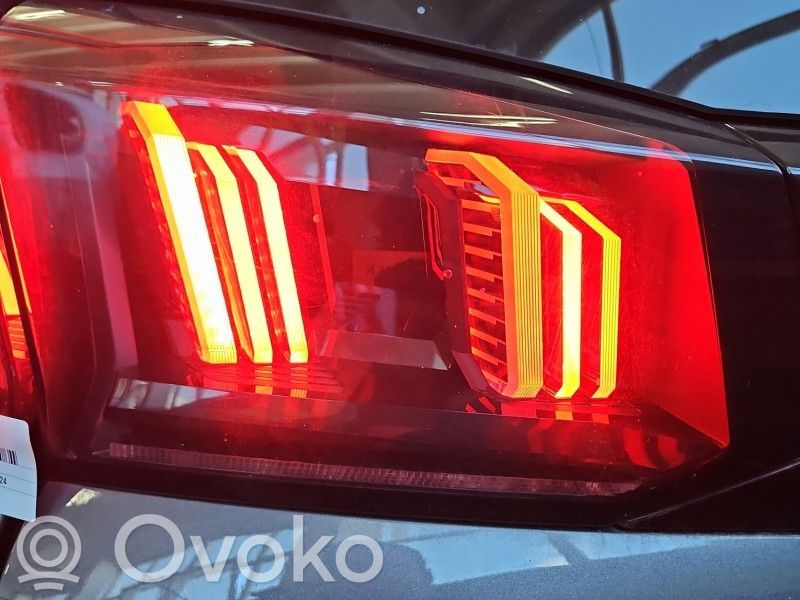 Peugeot 5008 II Lampă spate în capacul portbagajului 