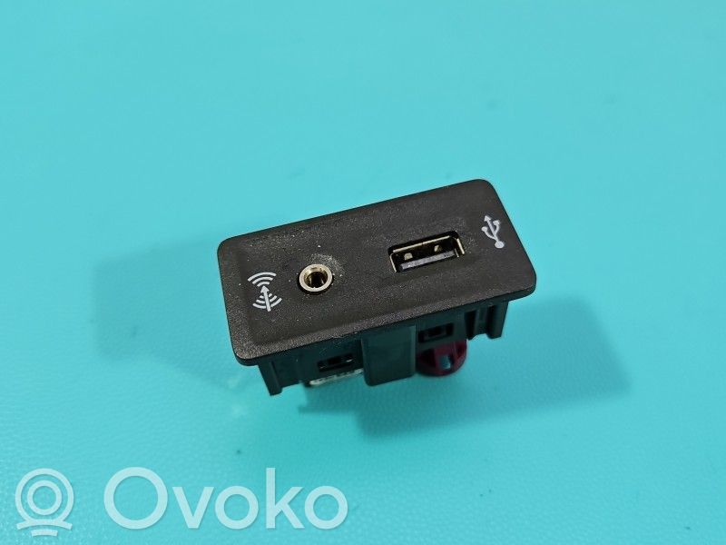 Volkswagen Jetta VI Priză USB 