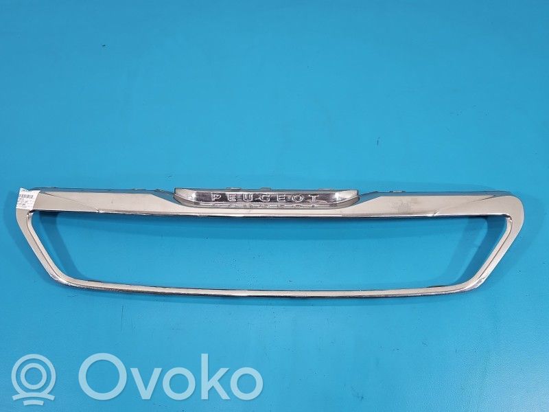 Peugeot 308 Grille calandre supérieure de pare-chocs avant
