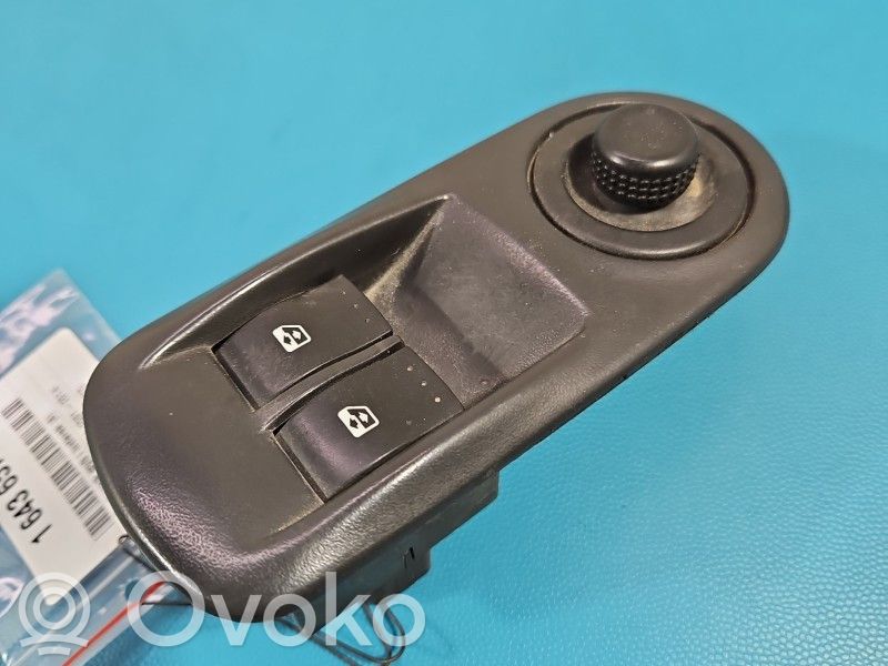 Renault Trafic II (X83) Interruptor del elevalunas eléctrico