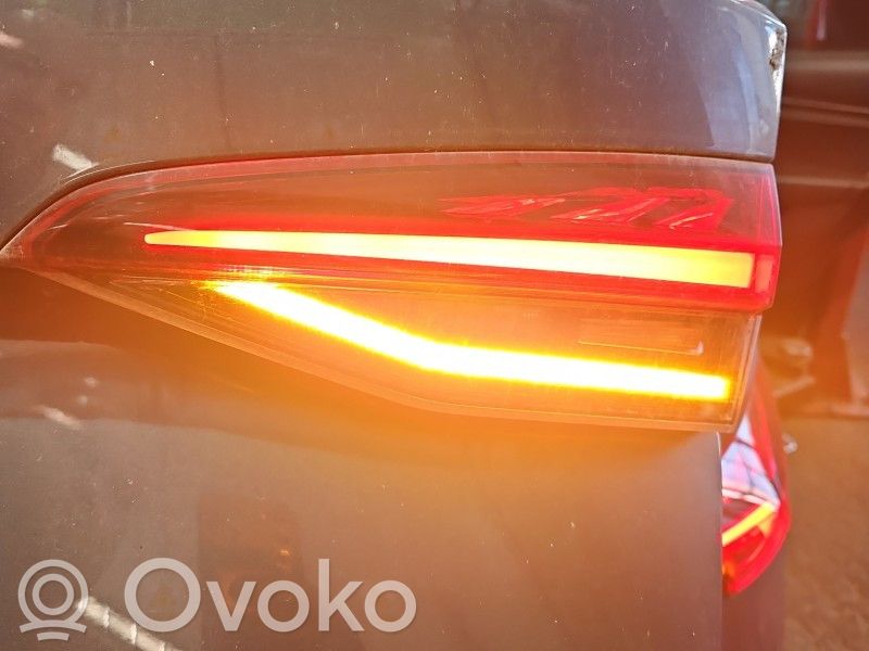 Skoda Octavia Mk4 Aizmugurējais lukturis pārsegā