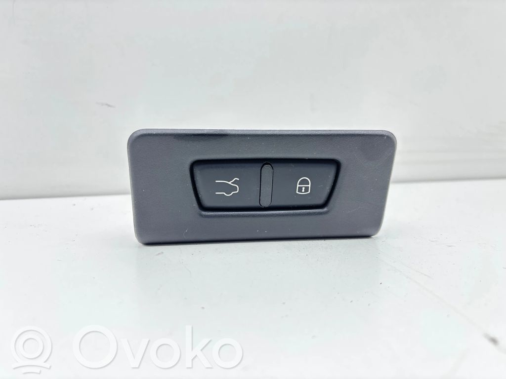 Tailgate/boot open switch button   670040725