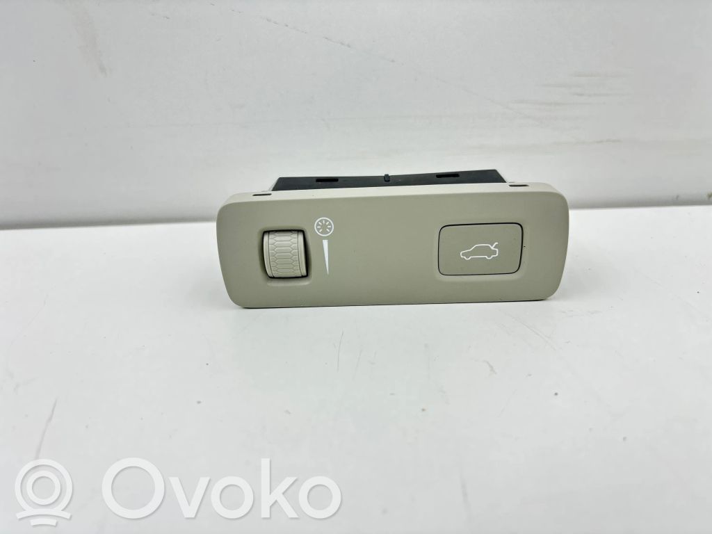 Volvo XC60 Tailgate opening switch 