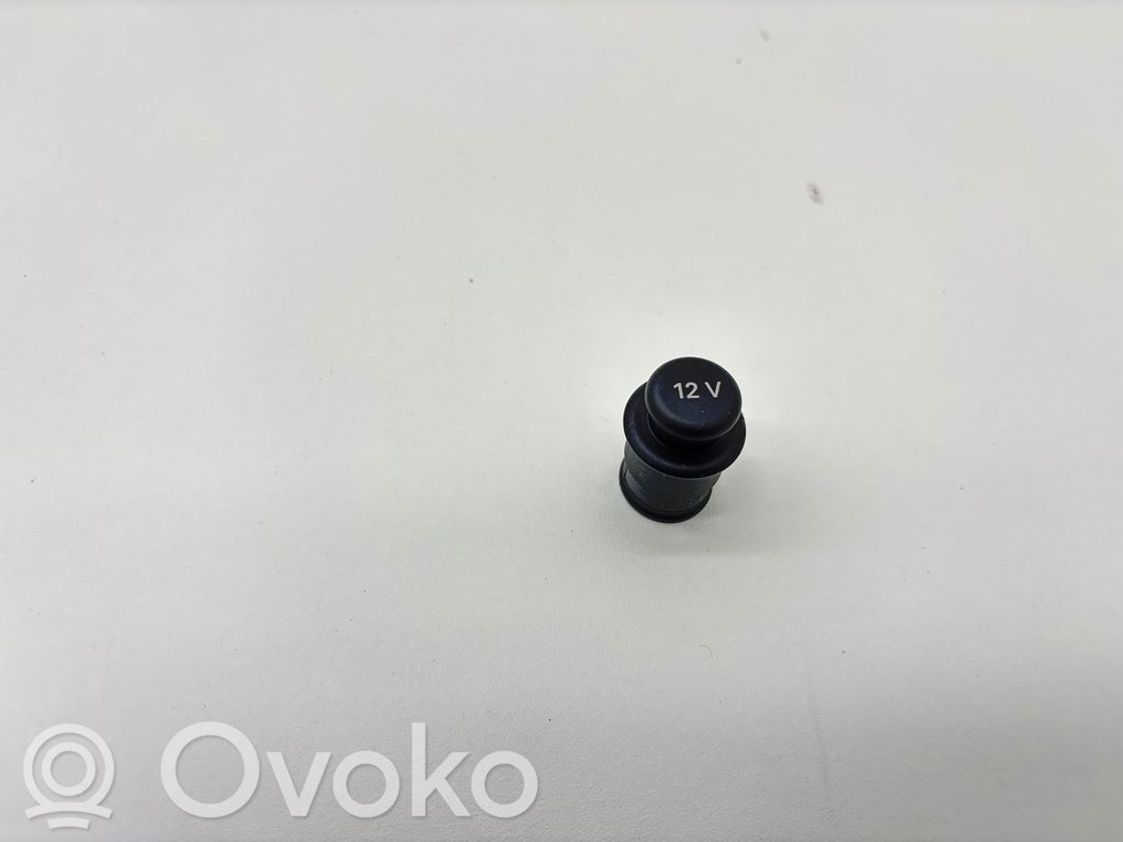 Audi Q3 F3 12V Steckdose vorne 
