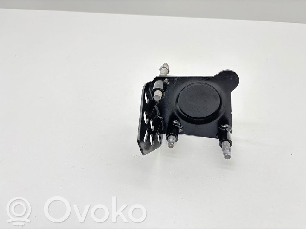 Volvo XC60 Radiator mount bracket 