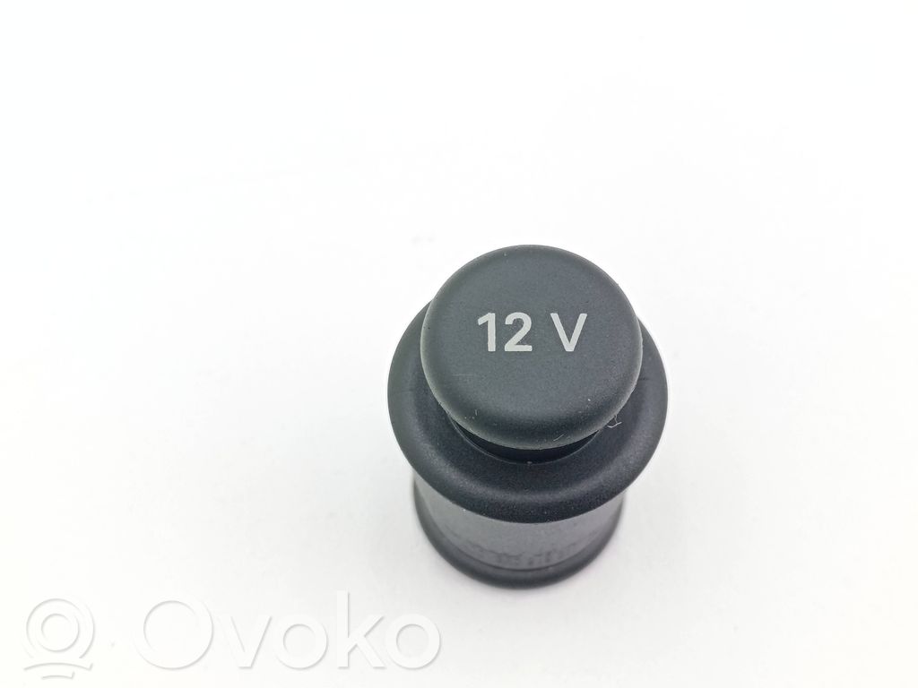 Audi A5 12V Steckdose hinten 