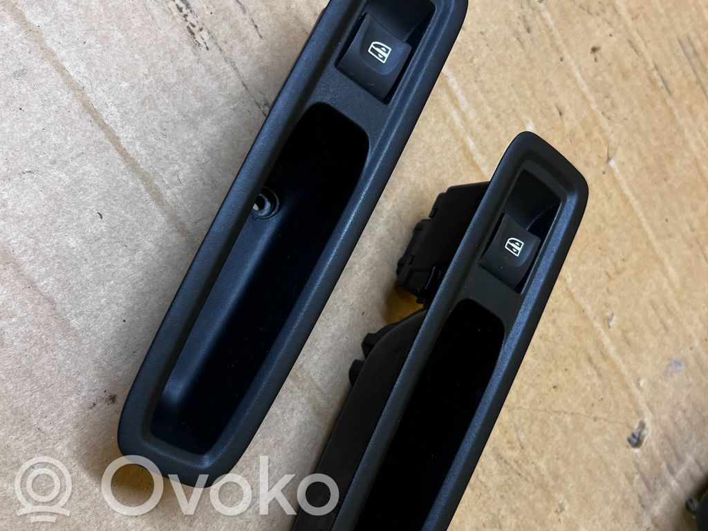 Dacia Sandero III Electric window control switch 