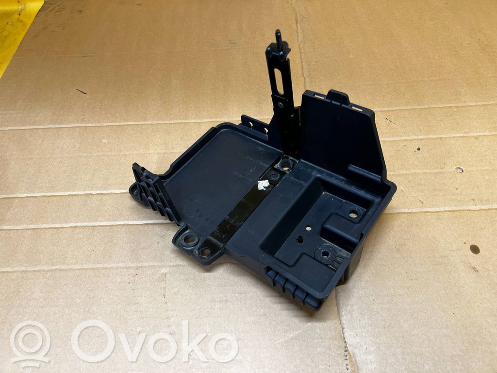Ford Escape IV Battery tray 