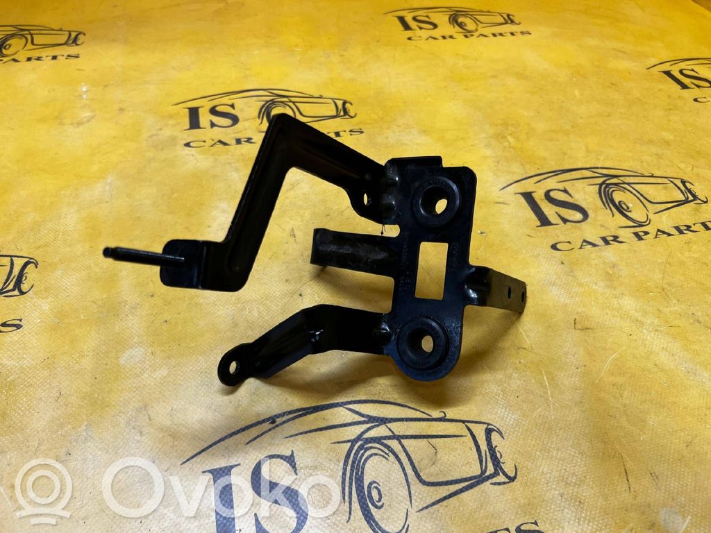 Air filter cleaner box bracket assembly   L1M39647AE