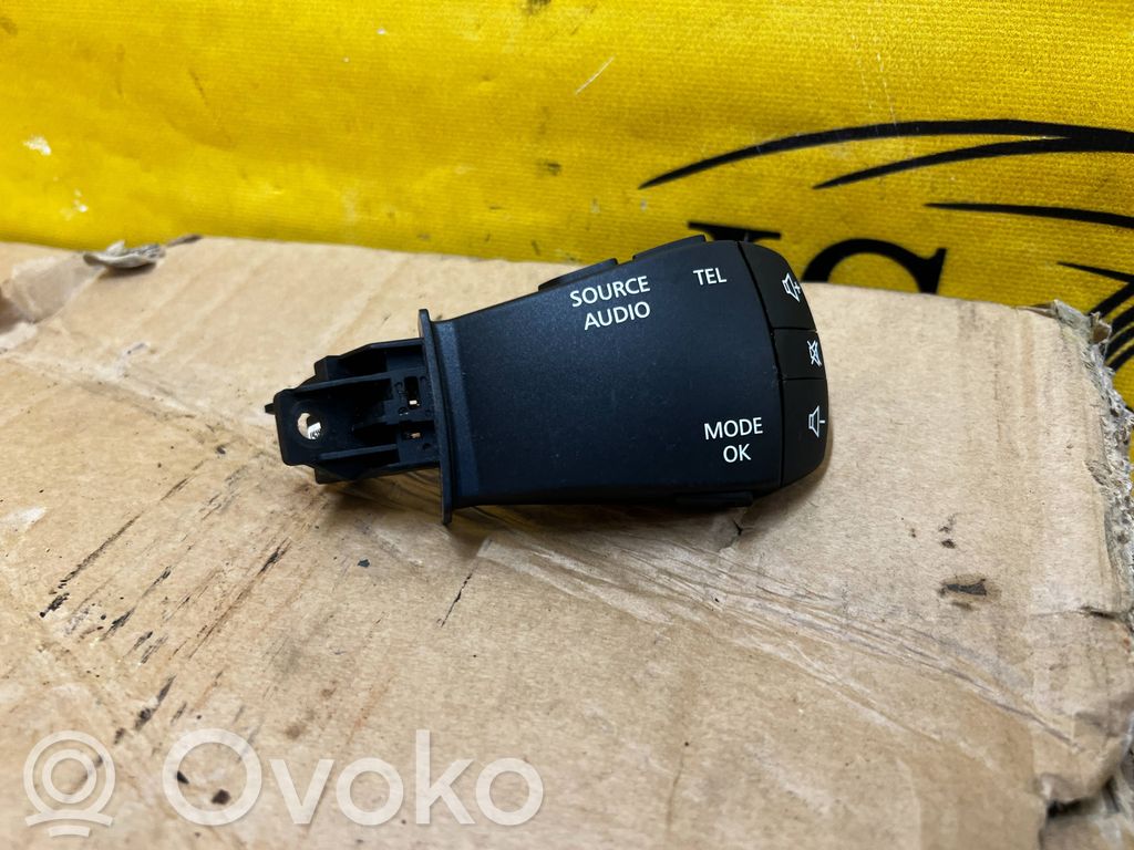 Renault Megane IV Sound control switch 