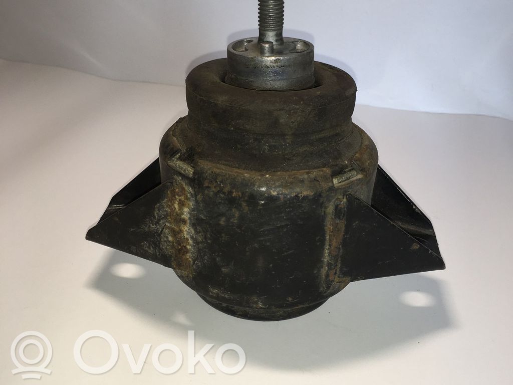 Land Rover Discovery Engine mount bracket 