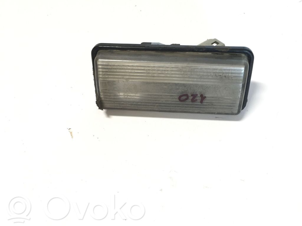 Toyota Land Cruiser (J120) Lampa oświetlenia tylnej tablicy rejestracyjnej 