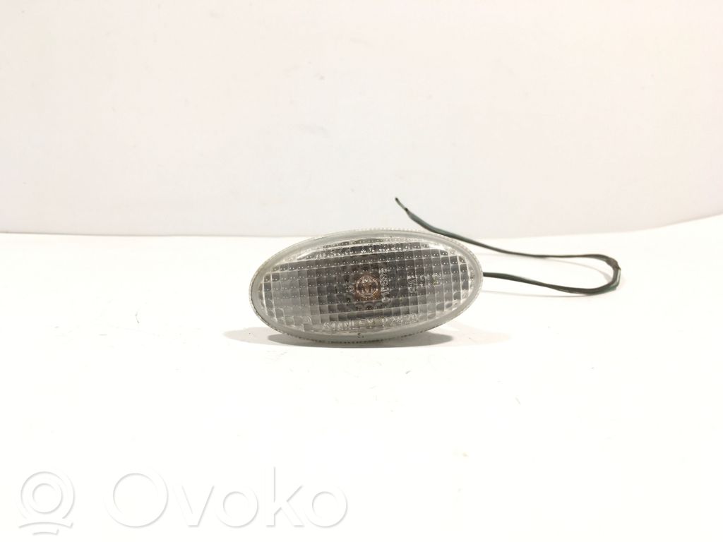 Nissan Qashqai Front fender indicator light 
