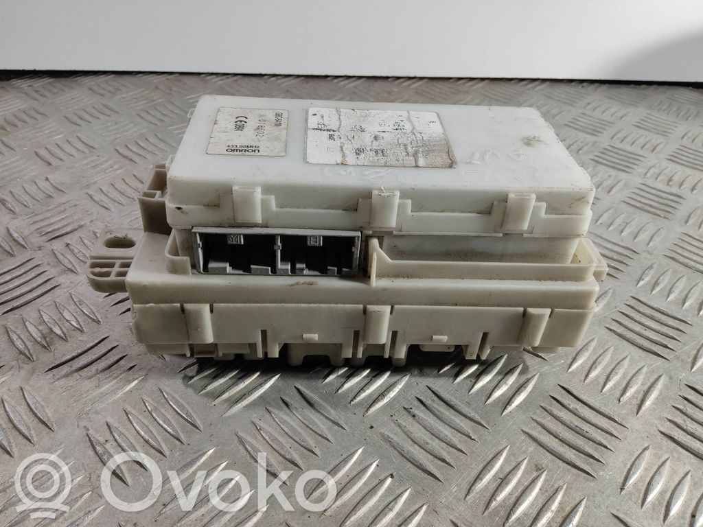 Mitsubishi L200 Ramka / Moduł bezpieczników 