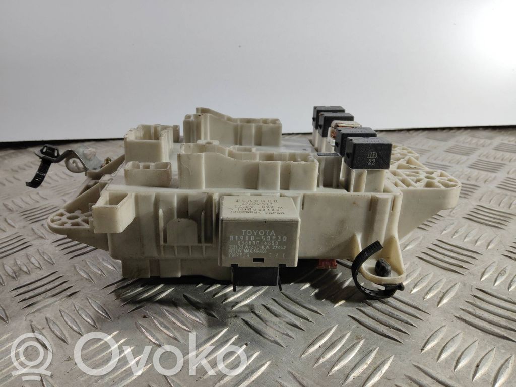 Toyota RAV 4 (XA20) Saugiklių blokas 