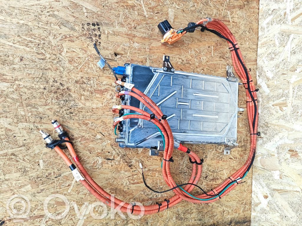 Inversor/convertidor de voltaje   103825100E