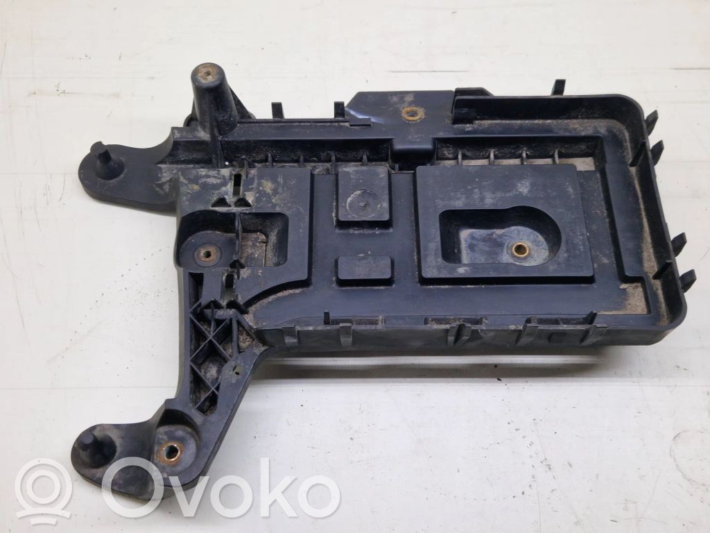 Volkswagen PASSAT B6 Podstawa / Obudowa akumulatora 