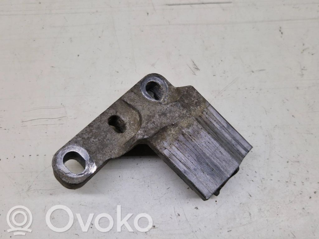Volkswagen PASSAT B6 Engine mount bracket 