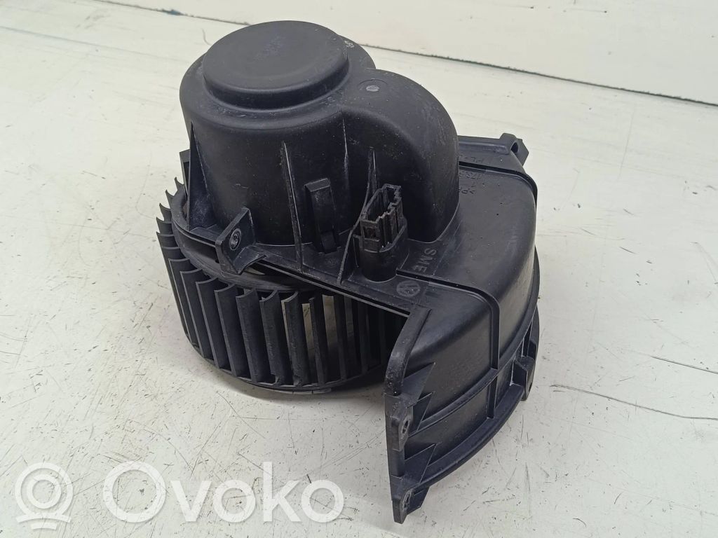 Volkswagen Transporter - Caravelle T5 Lämmittimen puhallin 