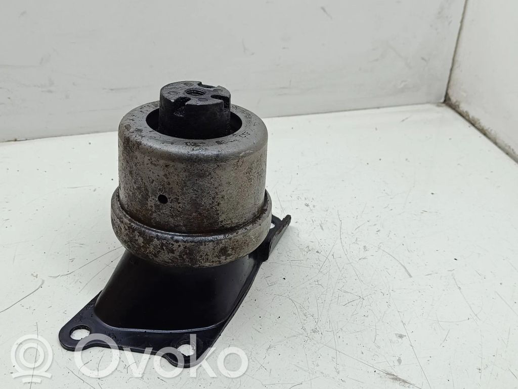 Volkswagen Transporter - Caravelle T5 Engine mount bracket 