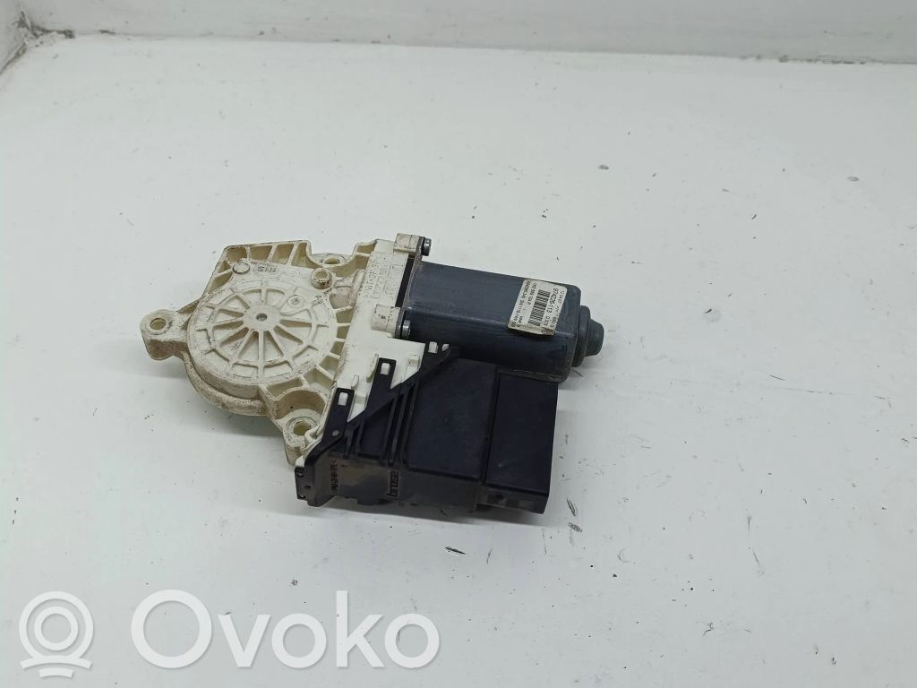 Volkswagen PASSAT B6 Motorino alzacristalli della portiera posteriore 