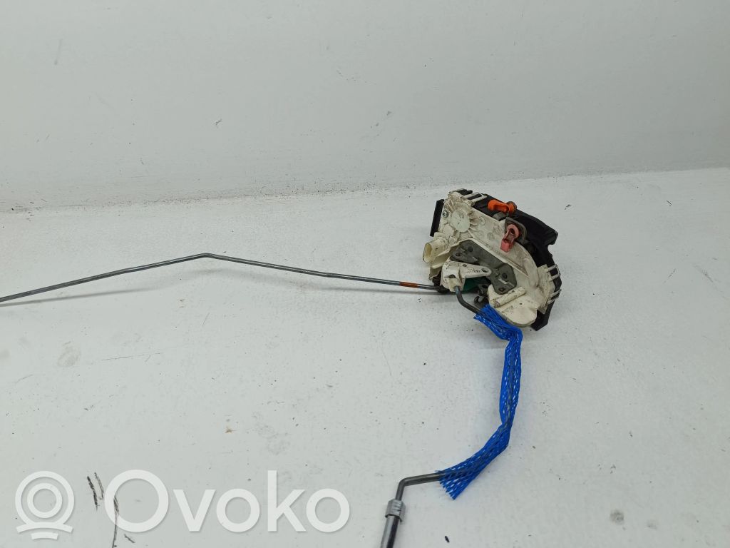 Dodge Caliber Priekšpusē slēdzene 