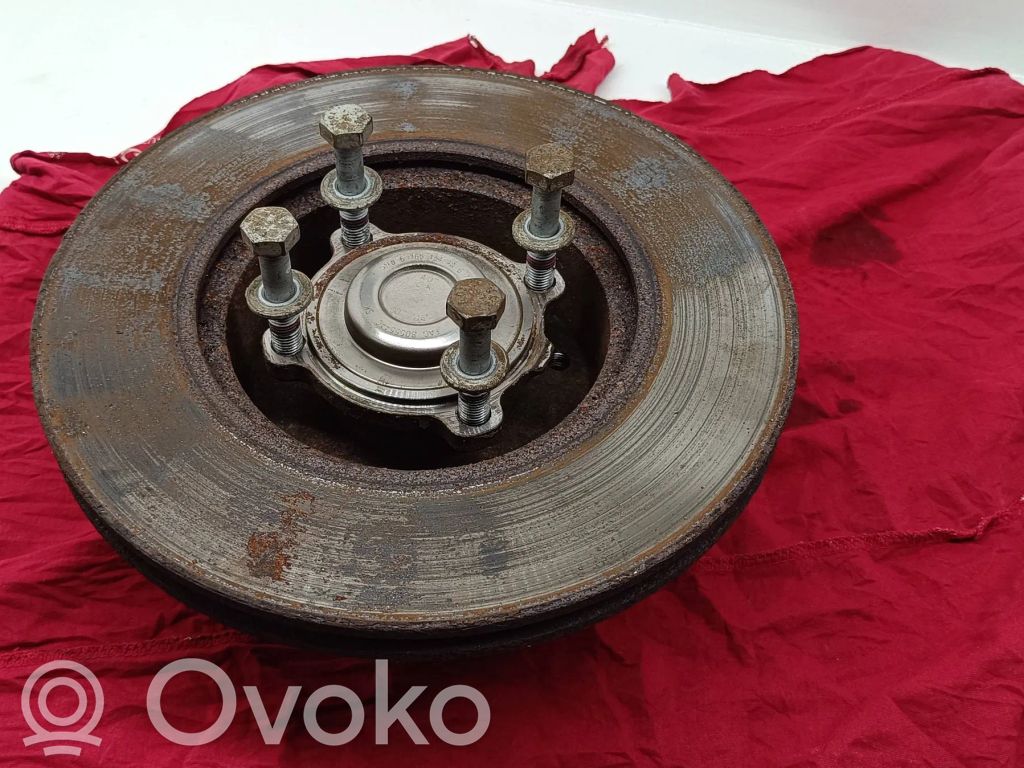 Front wheel hub   6765154