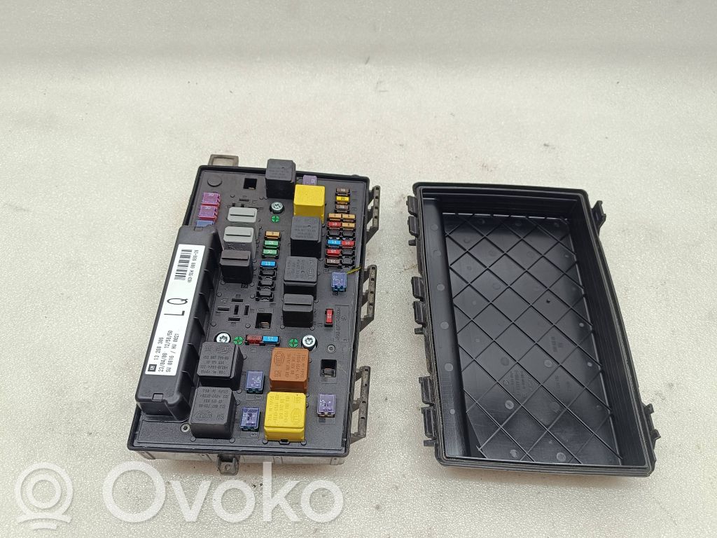 Opel Astra H Módulo de fusible 