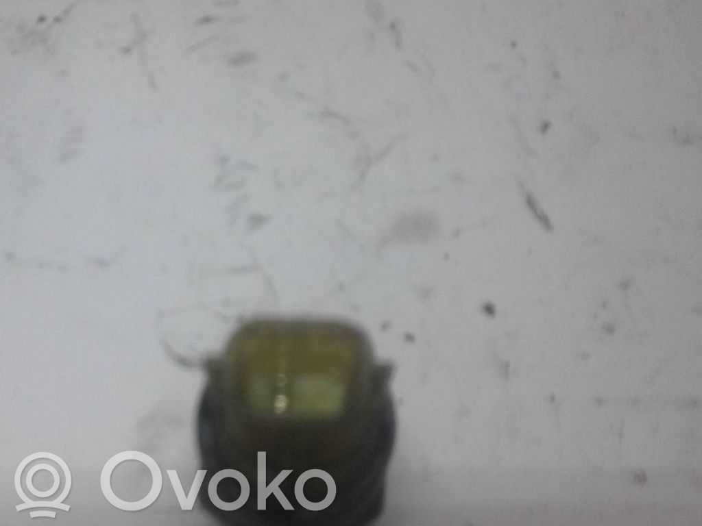 Opel Vivaro Czujnik ciśnienia oleju 