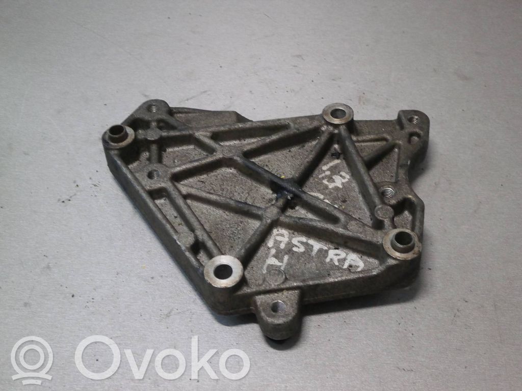 Opel Astra H Engine mounting bracket 