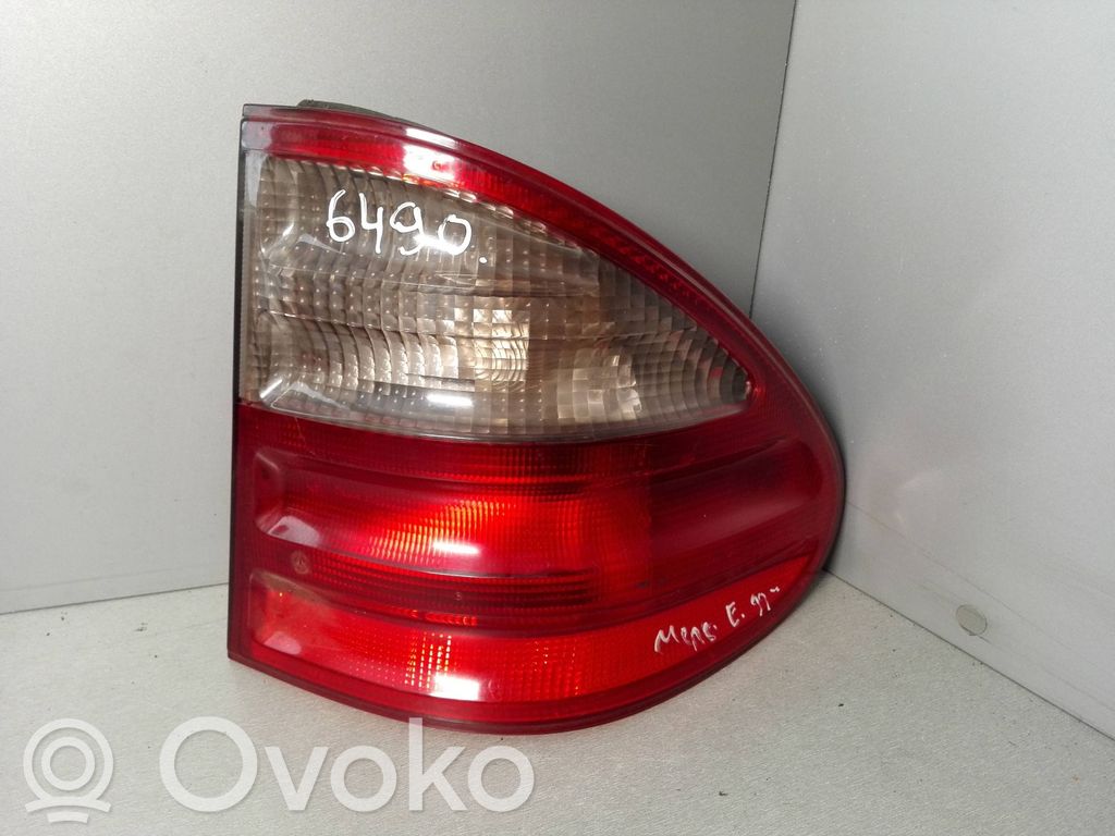 Mercedes-Benz E W210 Luz trasera/de freno 
