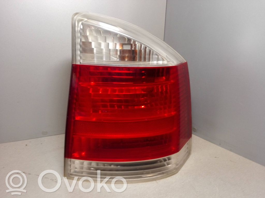 Opel Vectra C Aizmugurējais lukturis virsbūvē 