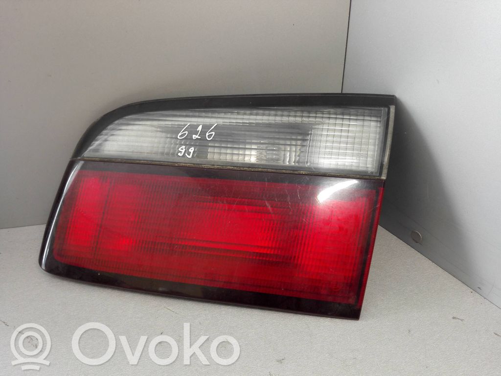 Mazda 626 Aizmugurējais lukturis pārsegā 