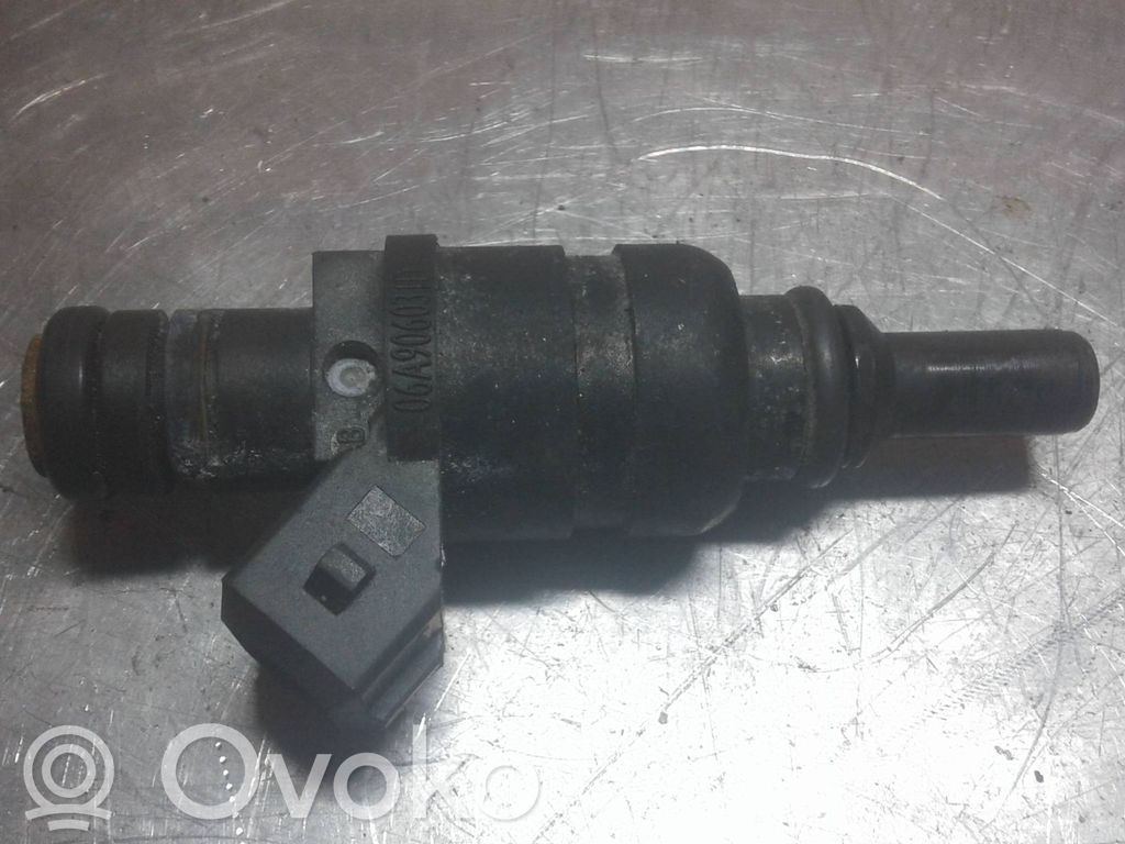Volkswagen Golf IV Inyector de combustible 