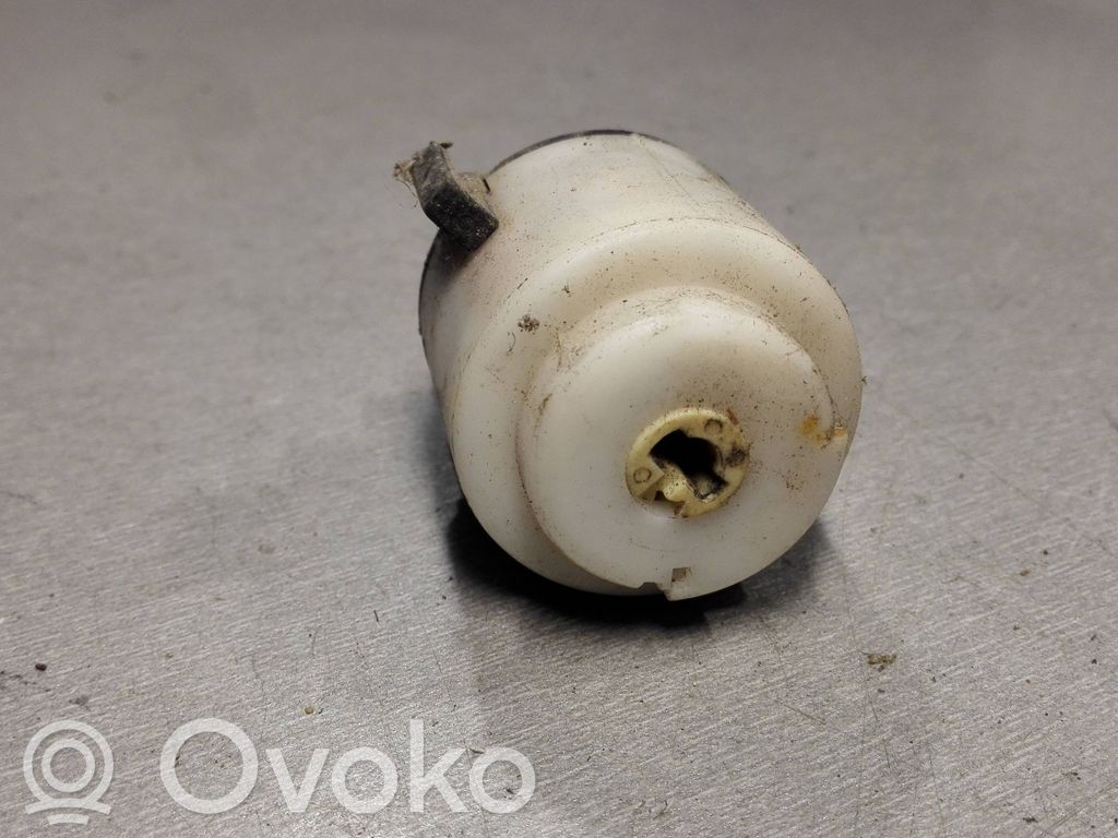 Volkswagen PASSAT B5.5 Przekaźnik blokady zapłonu 