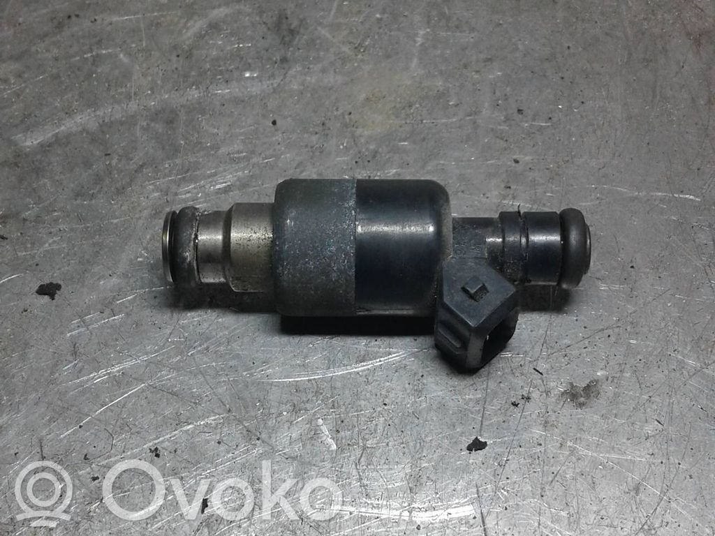 Opel Astra G Wtryskiwacz paliwa 