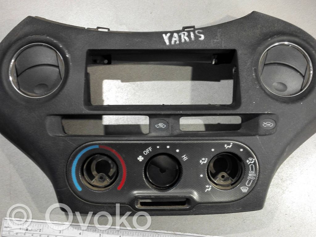 Toyota Yaris Panneau de garniture console centrale 