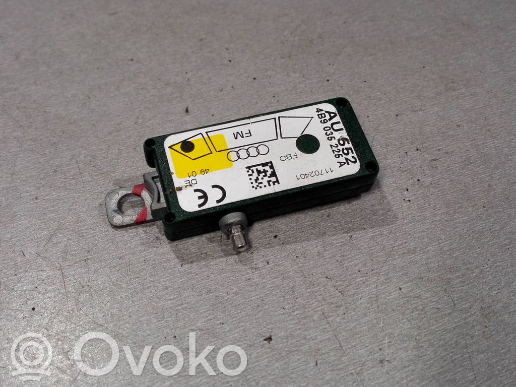 Audi A6 S6 C5 4B Pystyantennivahvistin 