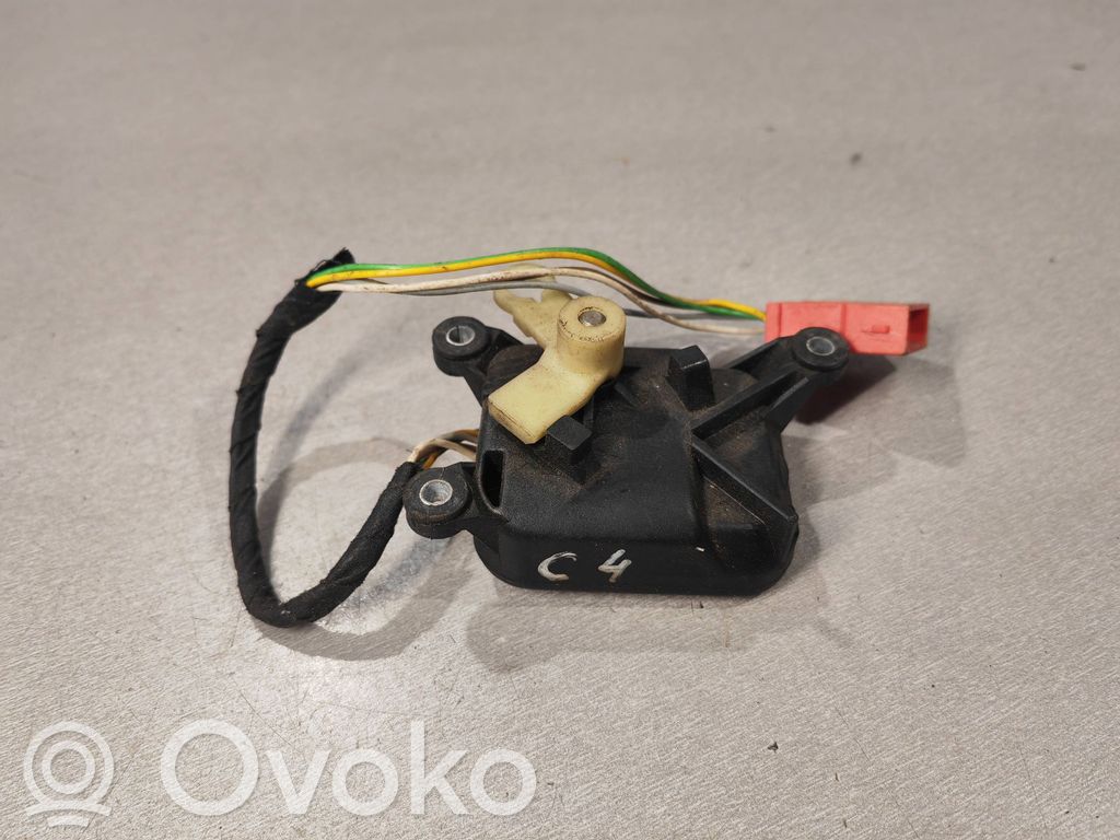 Audi A6 S6 C4 4A Silniczek nagrzewnicy 