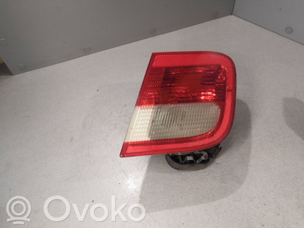 BMW 3 E46 Galinis žibintas dangtyje 