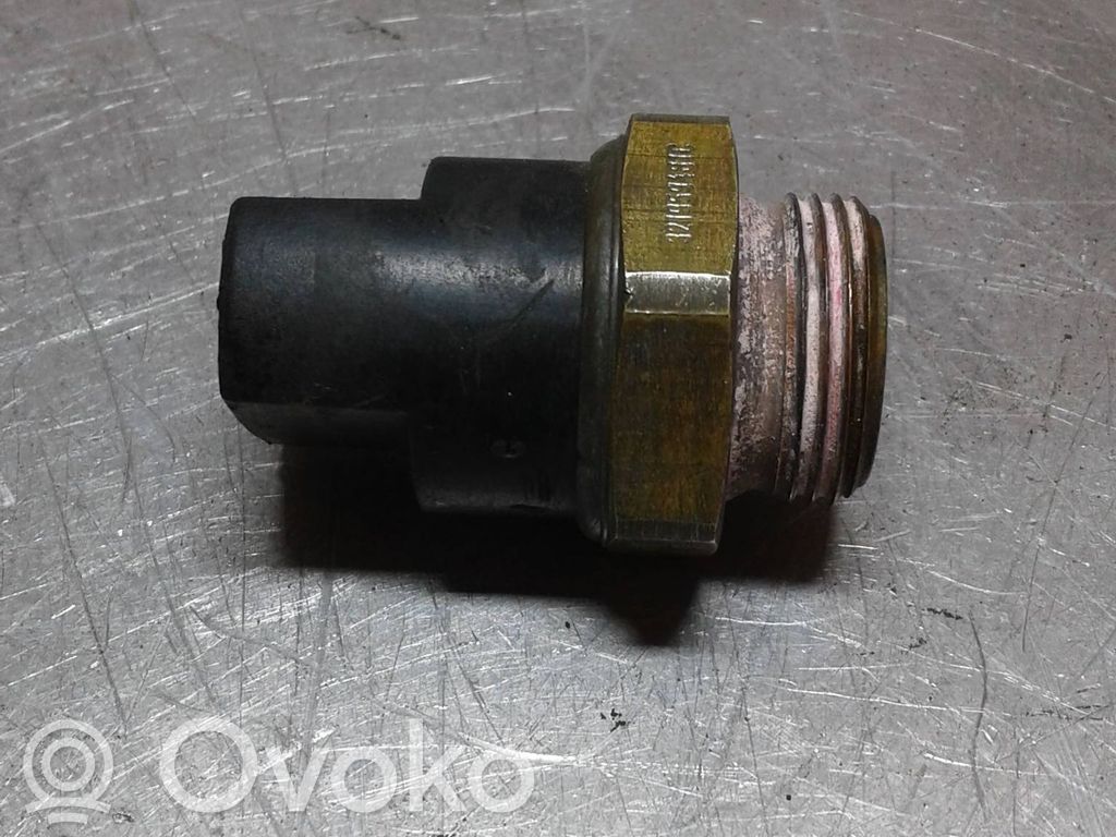 Audi A6 S6 C4 4A Czujnik temperatury płynu chłodzącego 