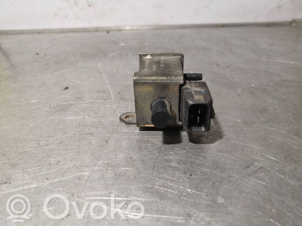 Volkswagen PASSAT B5.5 Zawór podciśnienia / Elektrozawór turbiny 