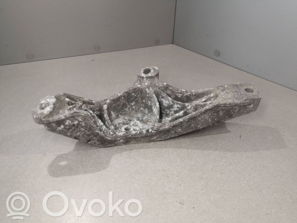 BMW 5 E39 Engine mounting bracket 