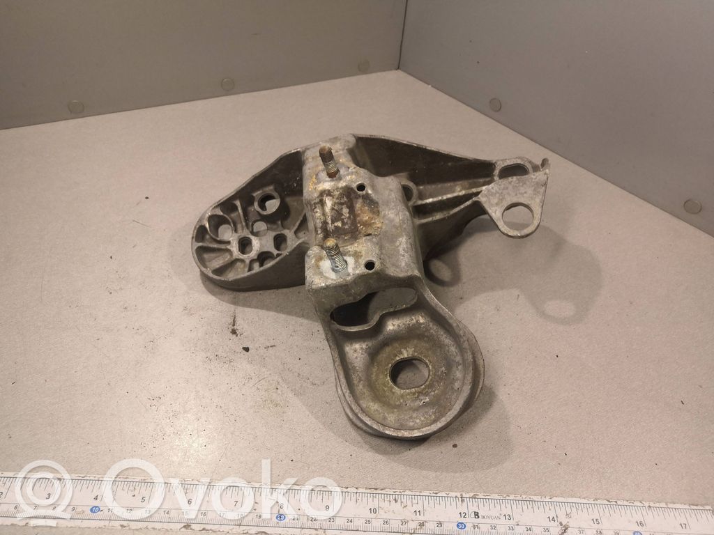 Engine mounting bracket   8E0199351,8E0199351M