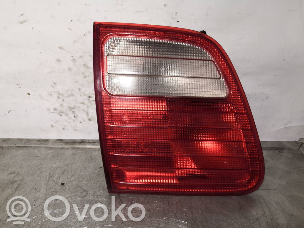 Mercedes-Benz E W210 Lampy tylnej klapy bagażnika 