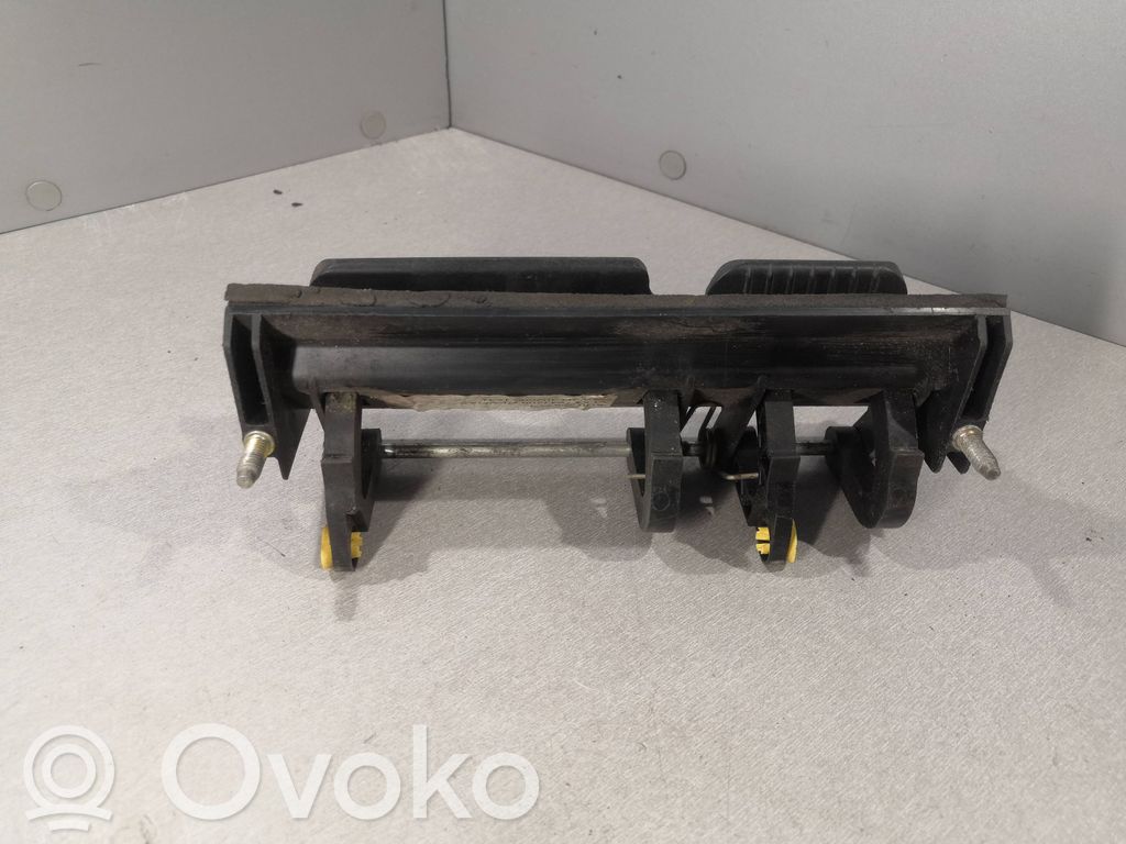 Mazda Tribute Poignée extérieure de porte de chargement 