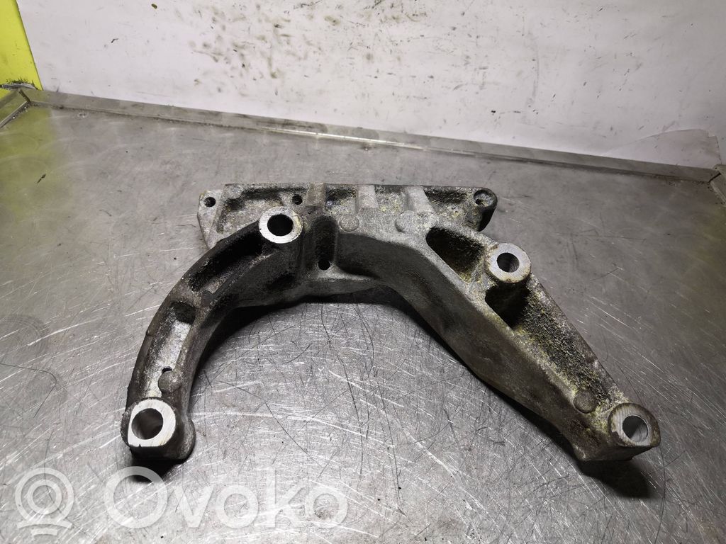 Mazda Tribute Engine mounting bracket 