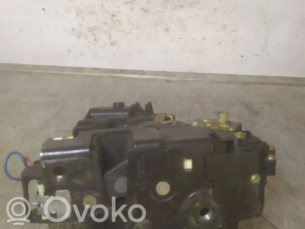 Volkswagen PASSAT B5.5 Etuoven lukko 