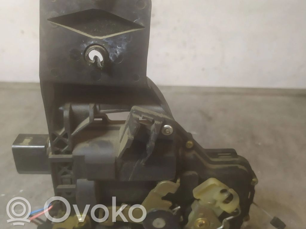 Volkswagen PASSAT B5.5 Etuoven lukko 